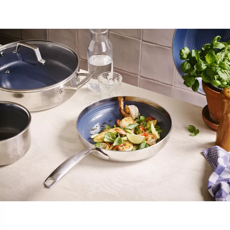 Azur Poêle Inox Revêtement Céramique Kitchen Fun BEKA D24 4 Azur Poêle Inox Revêtement Céramique Kitchen Fun BEKA D24 – Image 4